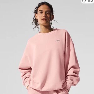 ALO Accolade Crew Neck Sweatshirt in Pink Quartz